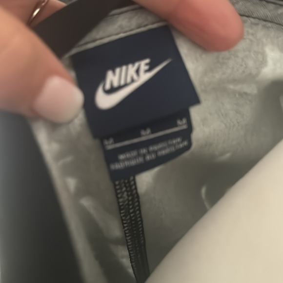 Nike Dress size Med super cute and comfortable - Picture 4 of 4